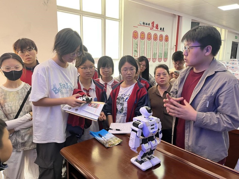 启智润心——河南师范大学“科普进中学”宣传活动走进禹州市第三高级中学